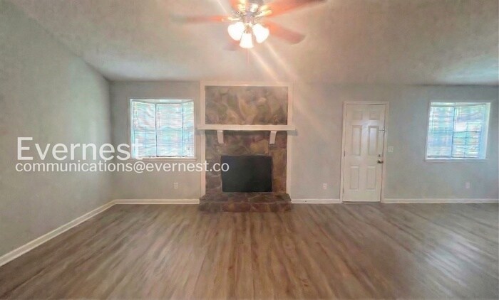 Building Photo - 1085 Samuel Dr