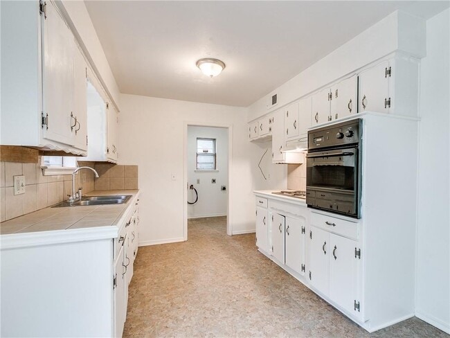 Building Photo - 917 Vickie Dr