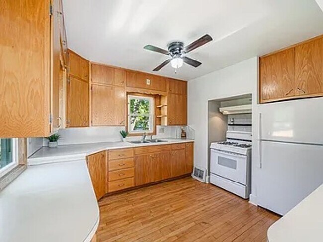 Building Photo - 3 Bed, 1 Bath Single Family Home