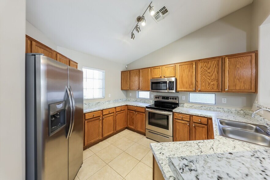 Building Photo - 2351 S 155th Ln