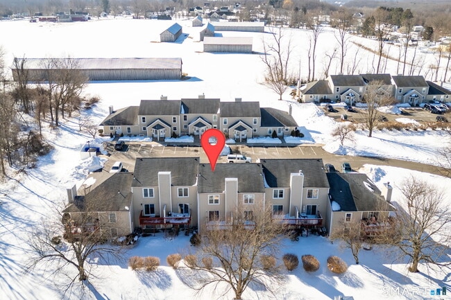 Building Photo - 2 The Hamlet