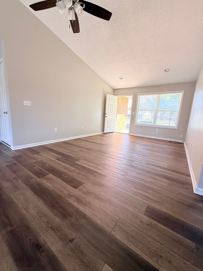 Building Photo - 1285-MF2-IO