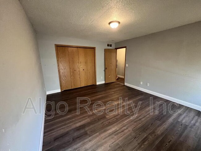 Building Photo - 2931 N Aldrich Ave