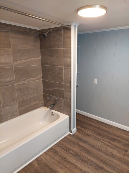 Master Bath - 143 Dandurand Rd