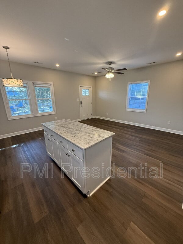 Building Photo - 2859 Lawson St