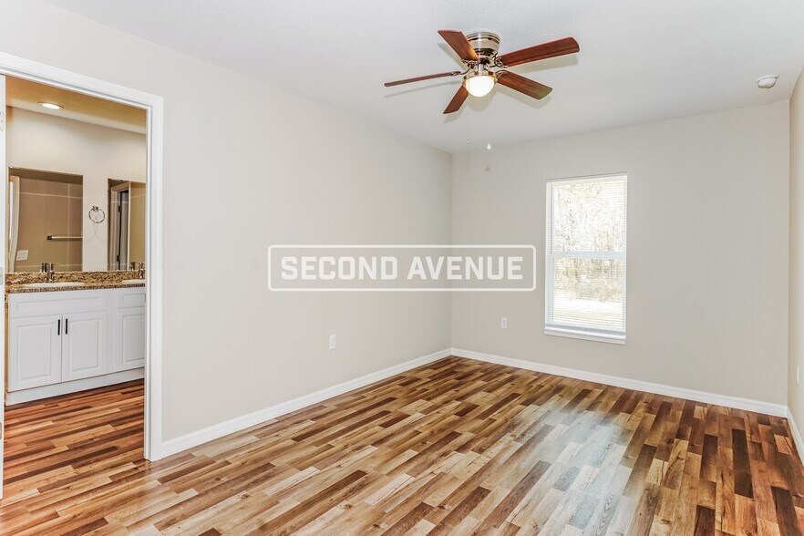 Building Photo - 825 Marion Oaks Manor