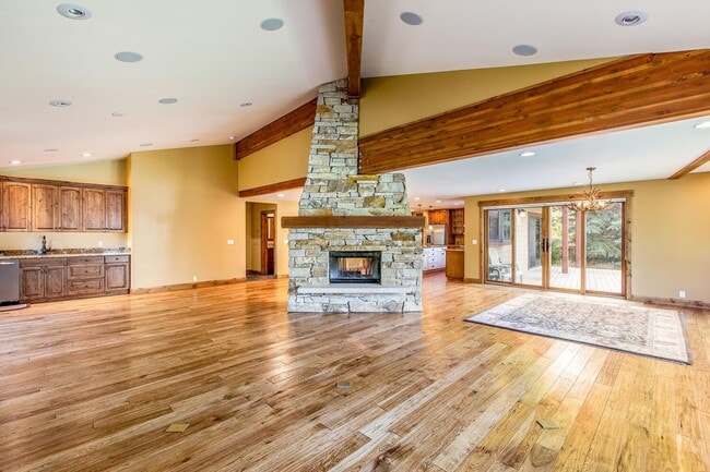 Building Photo - Long term lease in the heart of Park City! Available Mid October 2026