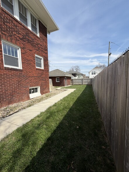 Building Photo - 3827 Central Ave