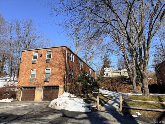 Building Photo - 86 McLoughlin St