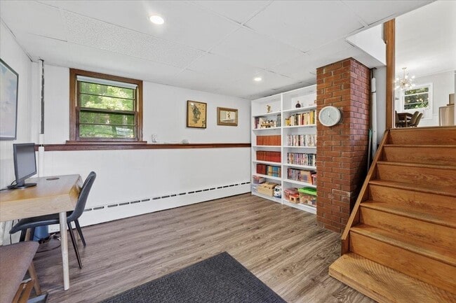 Building Photo - 275 Hillvale Rd