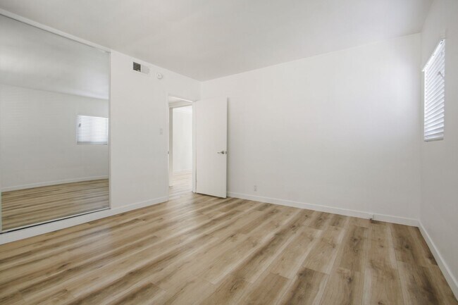 Building Photo - 1975 S Beverly Glen Blvd