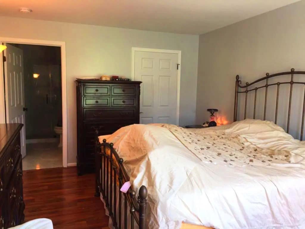 Master bedroom - 605 Saxony Dr