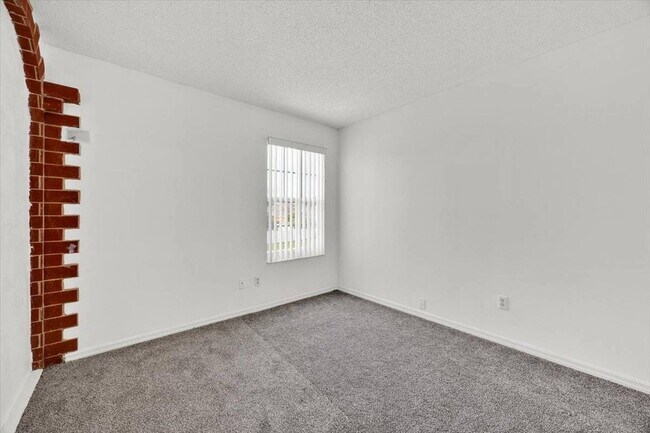 Building Photo - 642 Riggs Cir