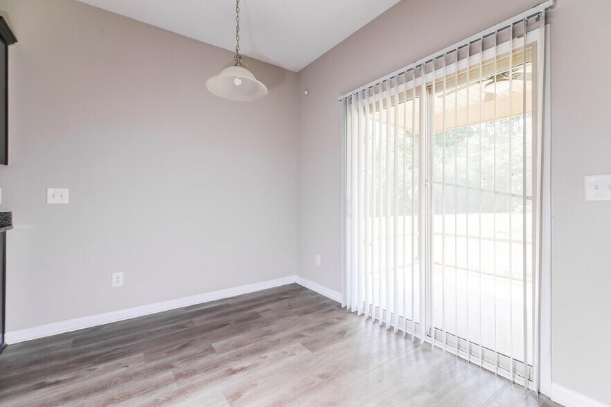 Building Photo - 3640 Tule Spring St