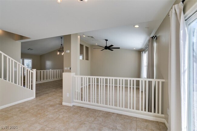 Building Photo - 25 Precipice Ct