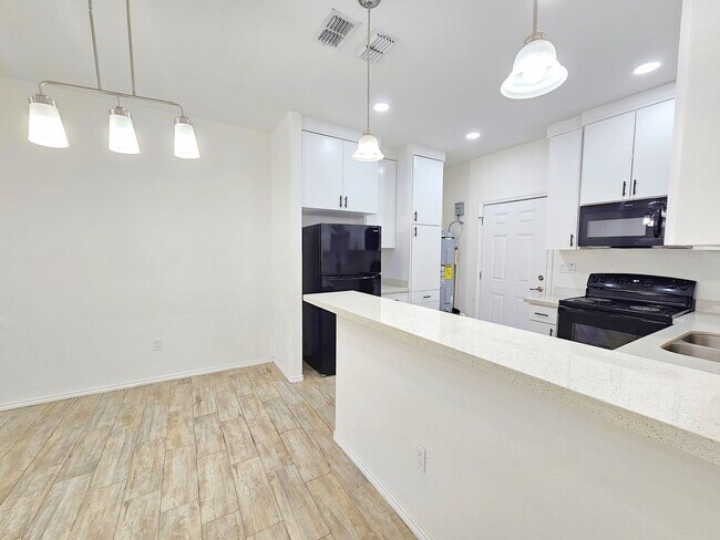 Building Photo - 1809 Atrium Pl Dr