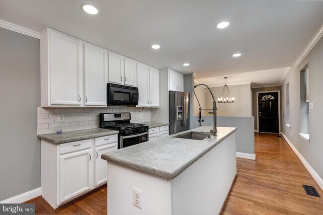 Building Photo - 130 N Collington Ave