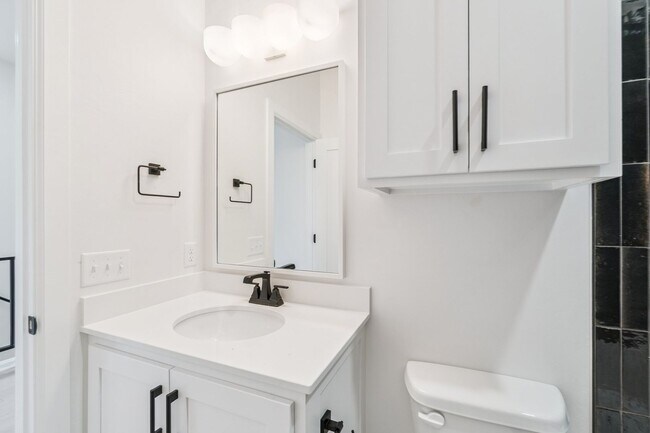 Building Photo - Minimalist Magic: 2-Bed Apartment Over Sel...