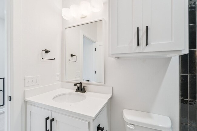 Building Photo - Minimalist Magic: 2-Bed Apartment Over Selah’s Creative District