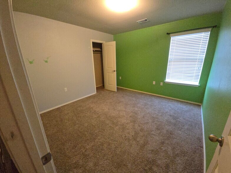 Building Photo - 10116 Deer Chase Trl