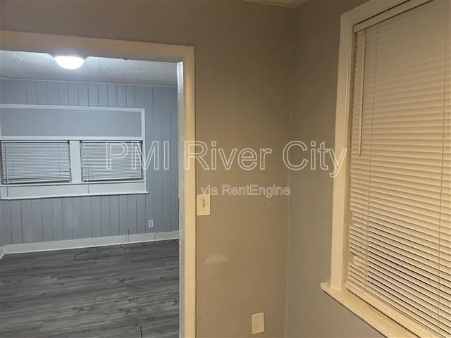 Building Photo - 1331 W 25th St