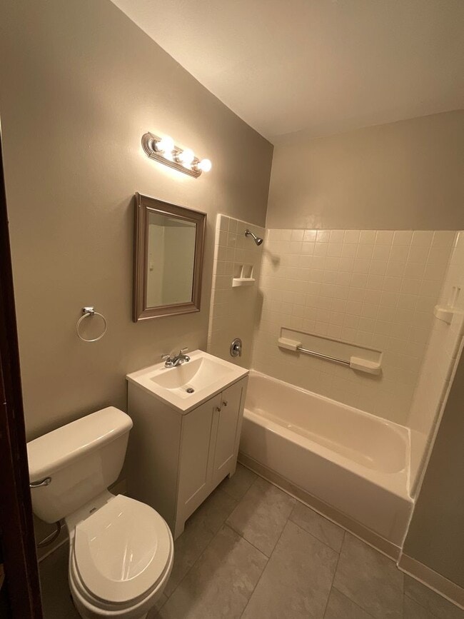 Building Photo - 9613 Sladden Ave