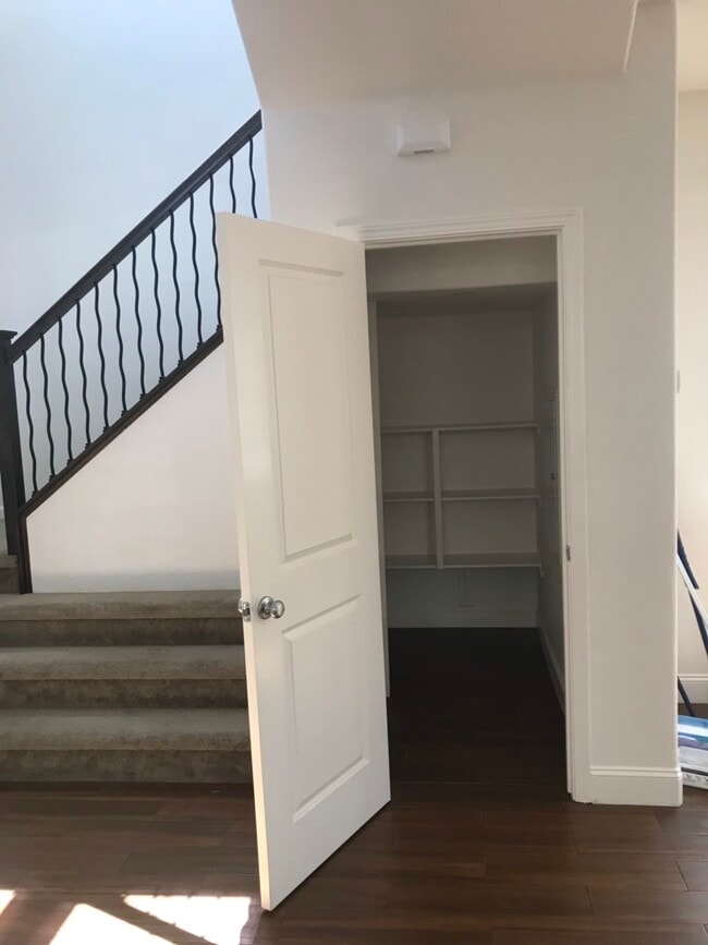 Building Photo - 1704 Brodea Ln