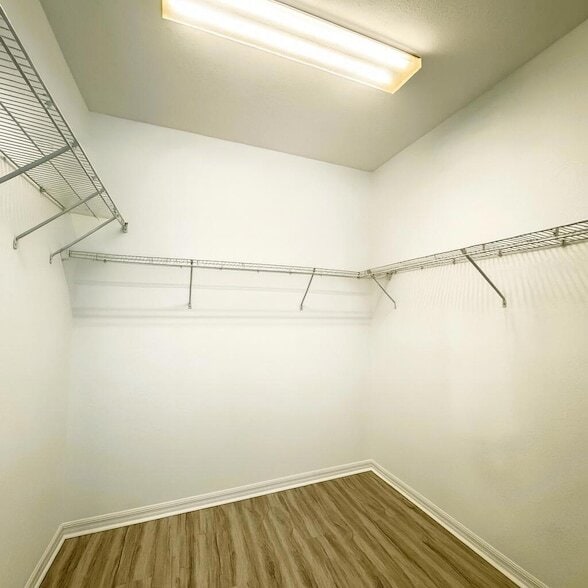 Building Photo - 1019 W Longport Cir