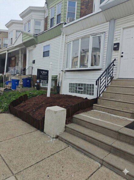 Primary Photo - 156 W Albanus St