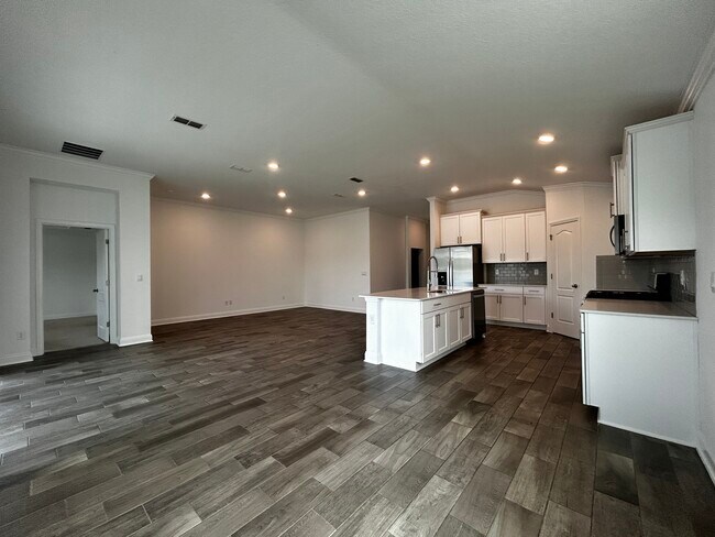 Building Photo - 249 Zancara St