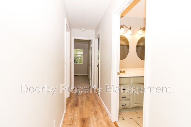Building Photo - 9134 Westminister Cir Dr