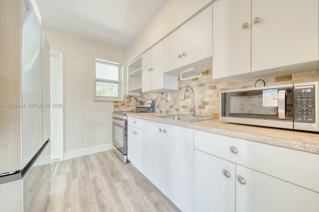 Building Photo - 2798 SW 32nd Ave