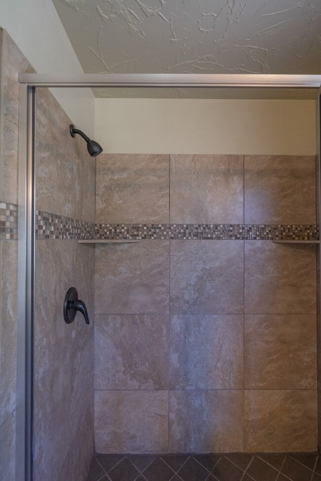 Building Photo - Pet Friendly-Beautiful 3 bed 2 bath home w...