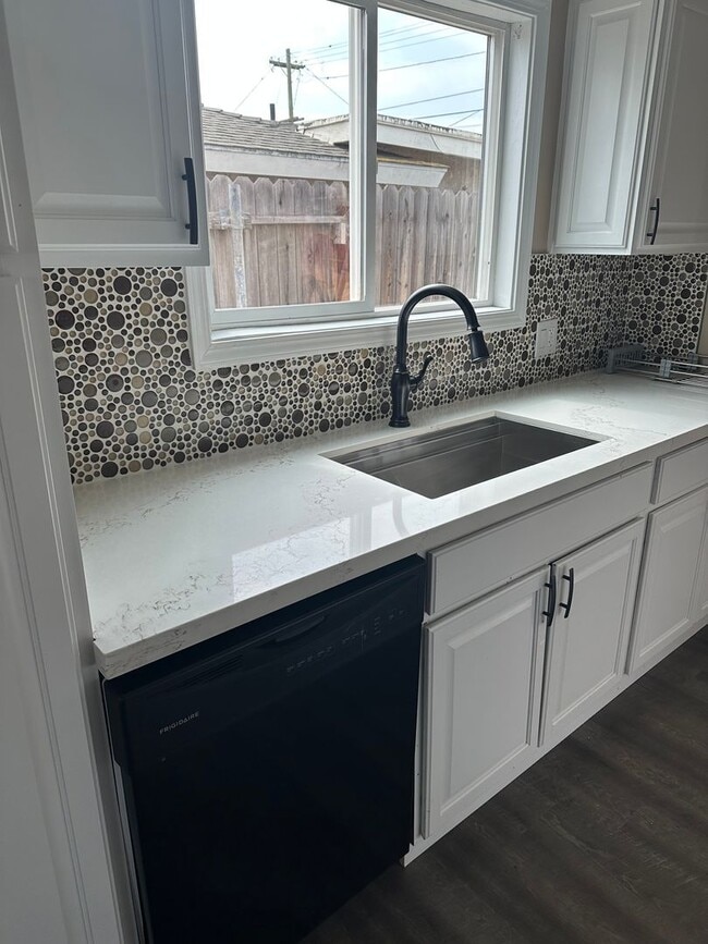 Building Photo - 3135 Courtney Dr