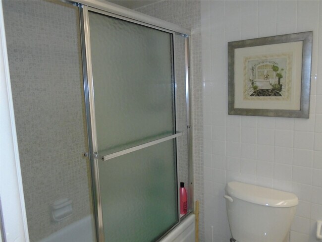 Building Photo - 3165 NE 48th Ct