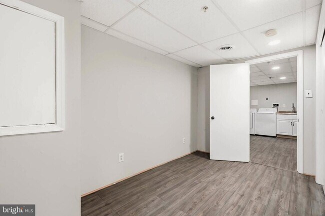 Building Photo - 808 E Franklin Ave