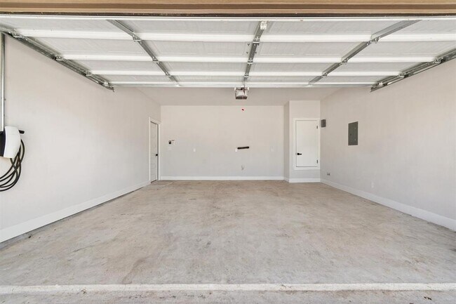 Building Photo - 17013 Adoro Dr