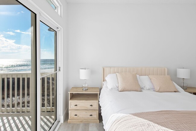 Building Photo - Newly Renovated Beach Front Four Bedroom Home