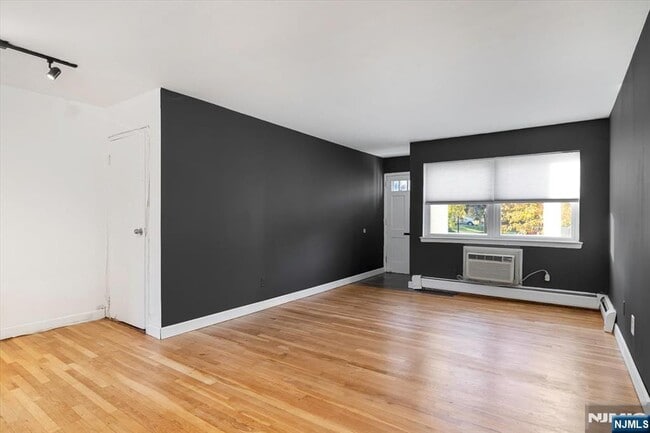 Building Photo - 53 Regency