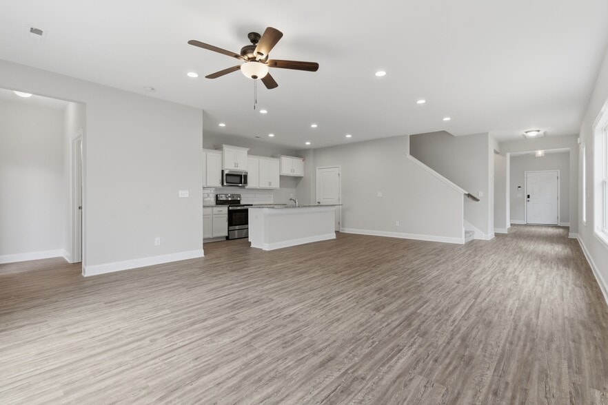 Building Photo - 3237 McClellan Way SE