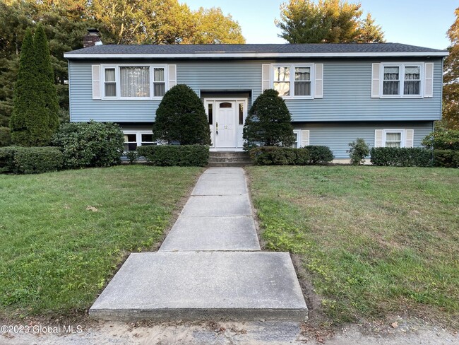 Building Photo - 12 Lakewood Dr