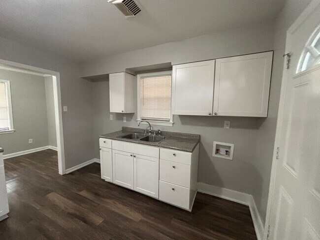 Building Photo - 2370 Hillside Ave