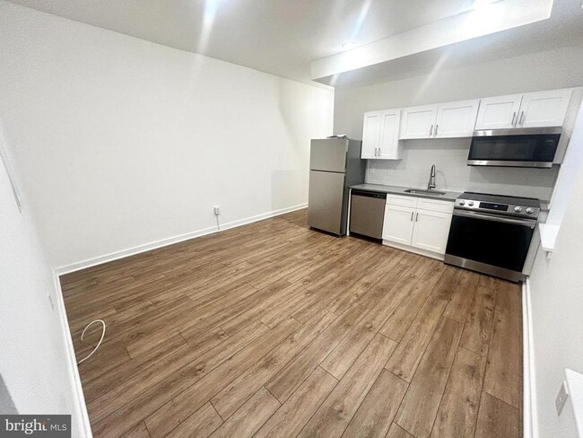 Primary Photo - 405 S 42nd St
