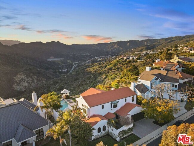 Building Photo - 16866 Charmel Ln