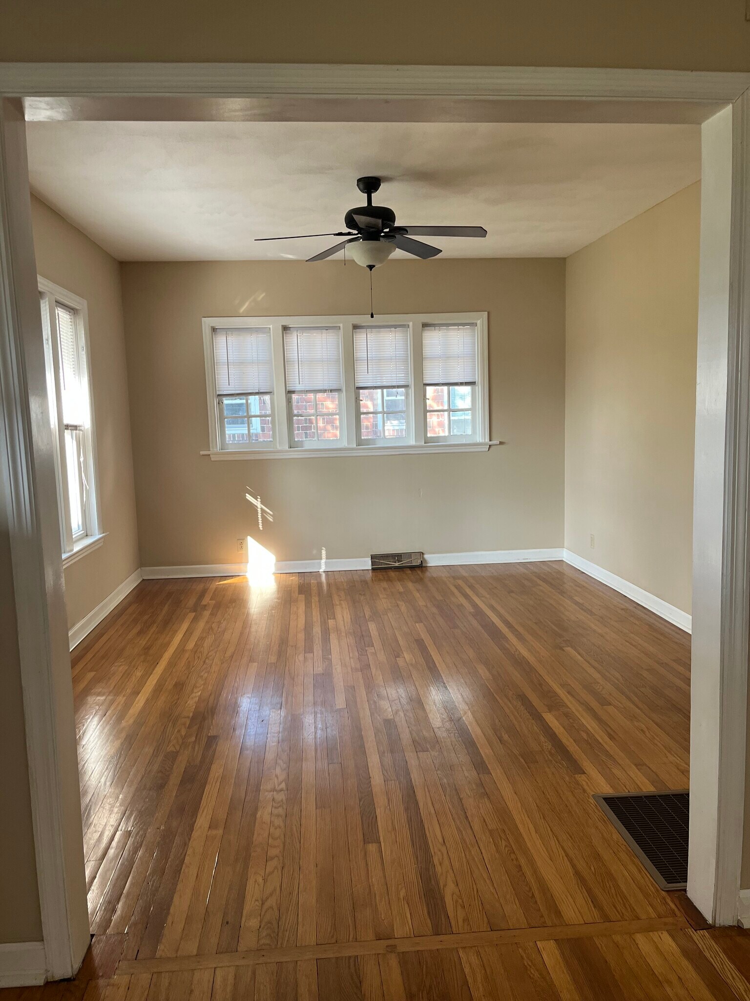 Dining room - 18 S 21st Street