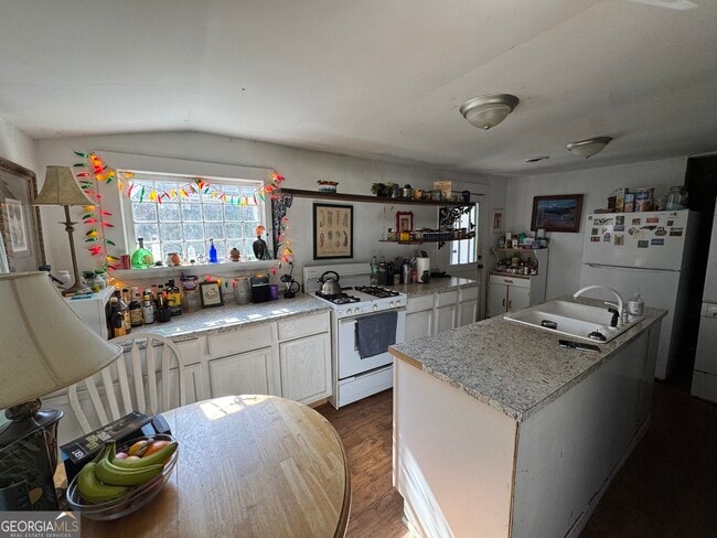 Building Photo - 455 N Harris St