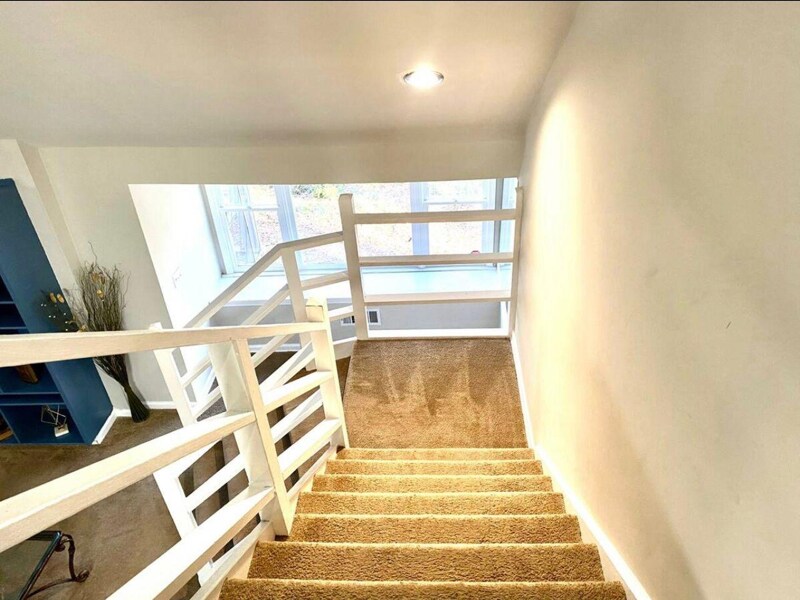 Building Photo - 790 Oak Dr