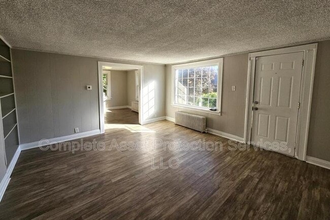 Building Photo - 1424 Parkview Ave
