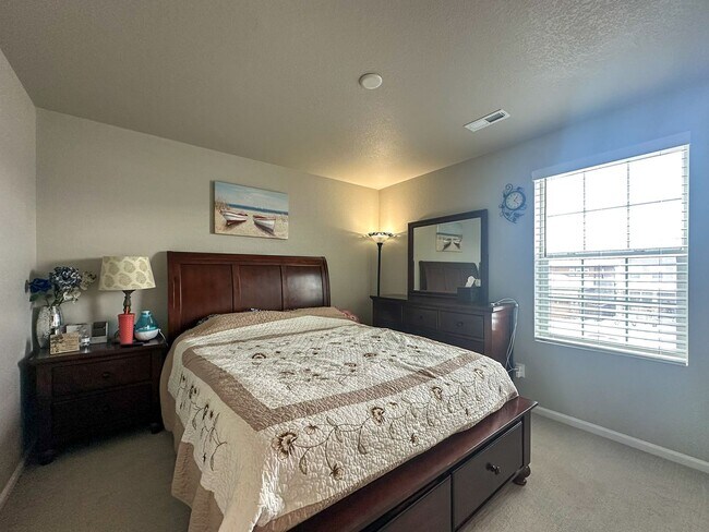 Building Photo - Meadowlark serene 4bd retreat