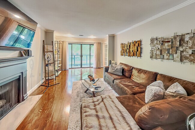 Building Photo - 3104 Pine Heights Dr NE